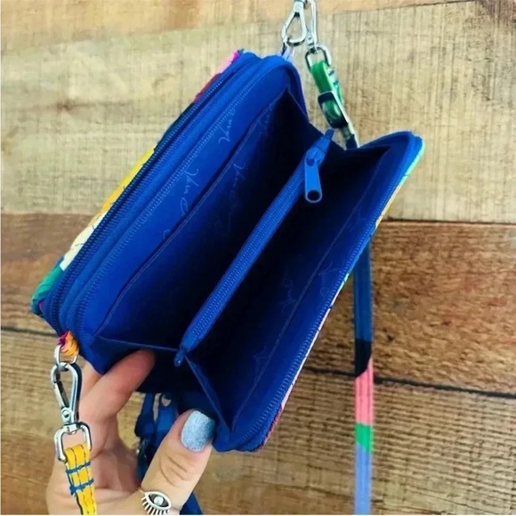 NWOT 
Vera Bradley Pop Art All In One Quilted
RFID Wristlet/Crossbody - Picture 9 of 11